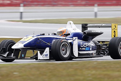 Silverstone, Qualifica: Due pole per Tincknell, poi Lynn
