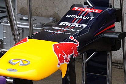 La Red Bull arrotonda lo scalino sul muso della RB9
