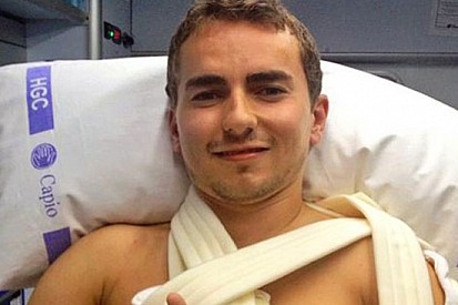 Jorge Lorenzo operato nella notte a Barcellona
