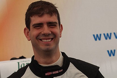 Dusan Borkovic passa sulla Chevrolet Cruze