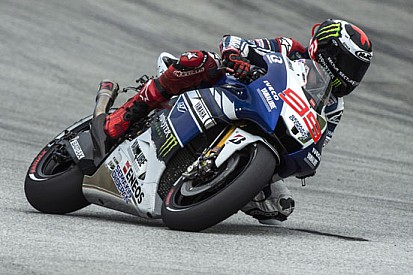 Sepang, Warm Up: Lorenzo ok, Valentino cade