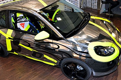 Valentino e Opel Adam insieme per aiutare i bambini