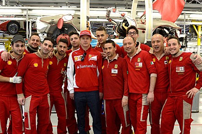 Raikkonen al simulatore prova la F14 T per il Bahrein