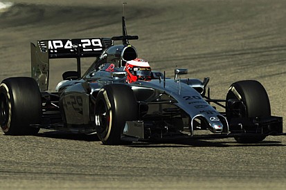 Bahrein, Day 2: Magnussen vola, Alonso chiude terzo