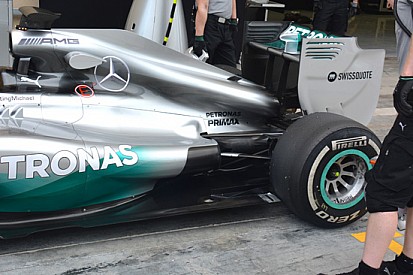 Mercedes con il cofano motore maggiorato