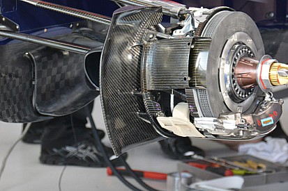 Red Bull RB10: un presa supplementare per i freni