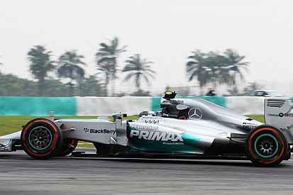 Sepang, Libere 3: Nico porta due Mercedes in fuga