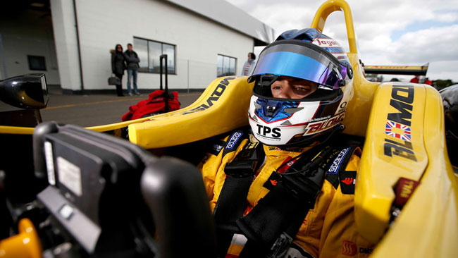 Tom Blomqvist domina gara 1 a Silverstone