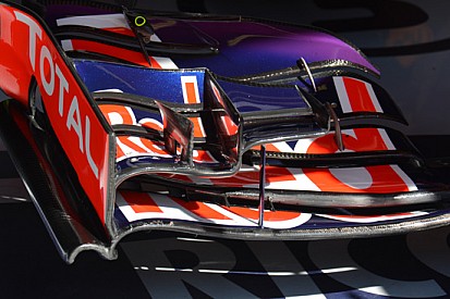 La Red Bull cerca carico nell'anteriore