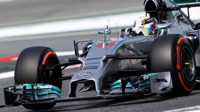 Hamilton vince il derby Mercedes per la pole