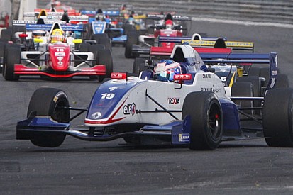 Nyck De Vries continua la striscia vincente a Pau