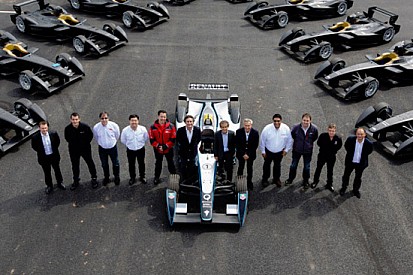 Consegnate le prime monoposto alle squadre