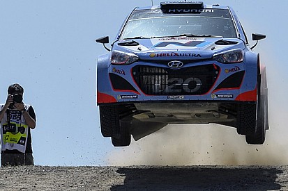 Neuville sulle pietre di Osilo ha giocato in difesa