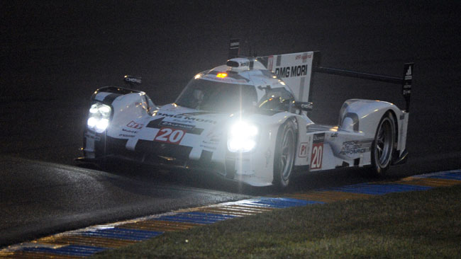 Le Mans, Q1: doppietta Porsche, poi bandiera rossa