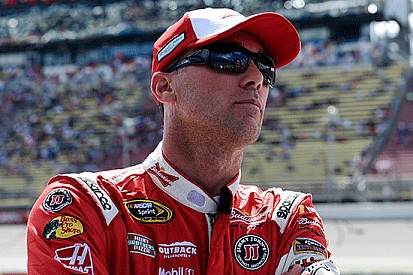 Giro record e pole per Kevin Harvick!