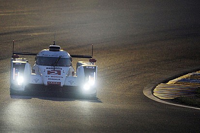 Le Mans, 12° Ora: l'Audi 2 resta nel giro della Toyota
