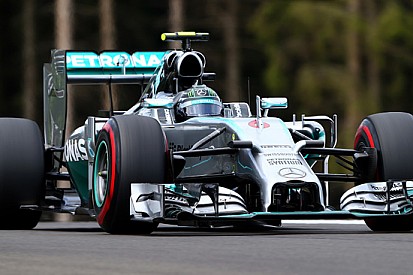 Rosberg nella doppietta delle Mercedes in Austria