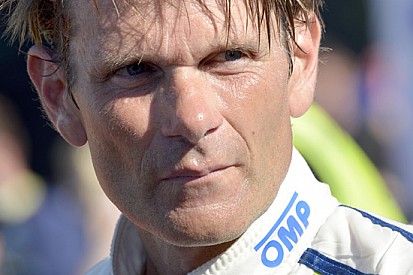 Gronholm tester dalla Vw sulla Polo R WRC