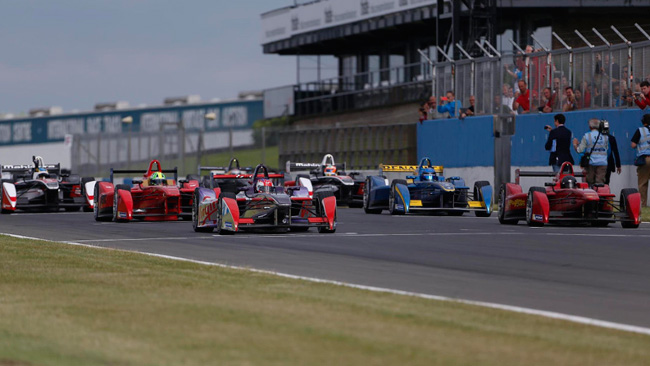 Buemi il più veloce nei test collettivi