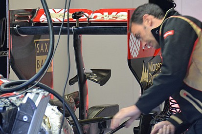 La Lotus azzarda un'ala posteriore molto scarica