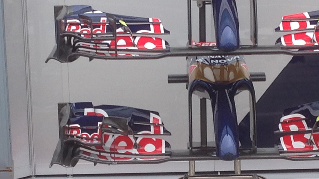 Toro Rosso con due tipi di ala anteriore