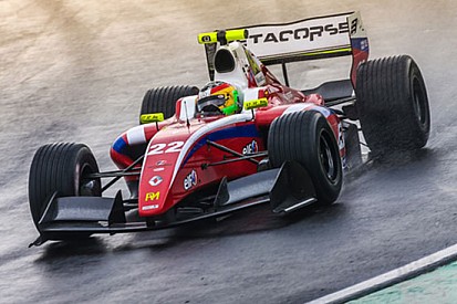 Merhi domina sotto la pioggia e vince!