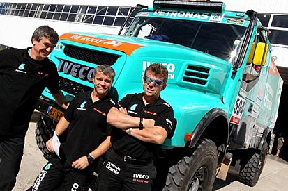 Dakar, Camion, 1 tappa: Stacey con l'Iveco nel finale