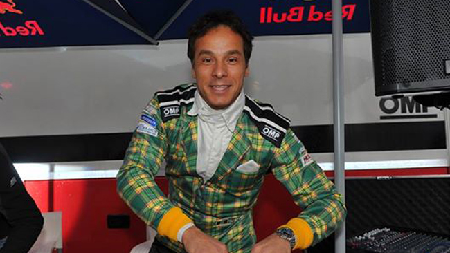 Stefano D'Aste sfoglia la margherita