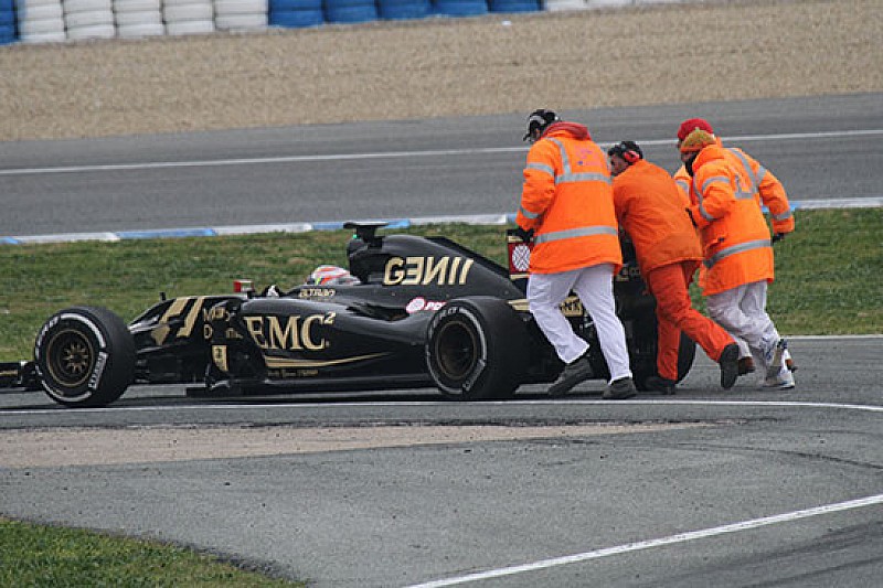 Prima bandiera rossa di giornata: fermo Maldonado