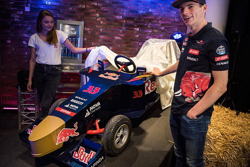 Verstappen partecipa alla Red Bull Soapbox Race