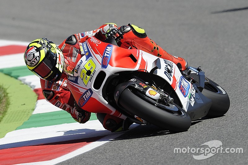 Iannone logra la pole y Márquez queda eliminado en la Q1