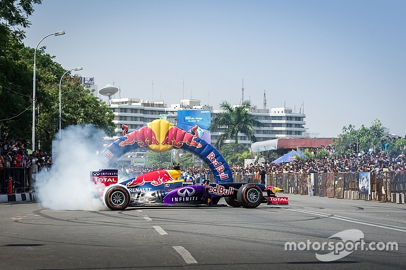 Ricciardo et Sainz en démonstration à Mexico avec Red Bull
