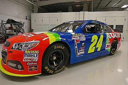Carro icônico de Jeff Gordon volta para Bristol