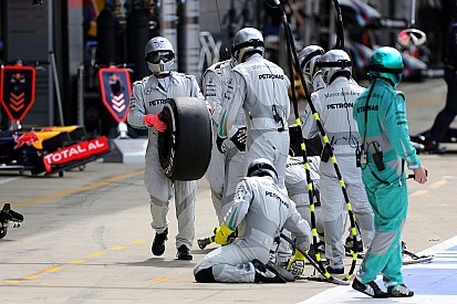 Após blefe da Mercedes, FIA ressalta que paradas falsas são ilegais