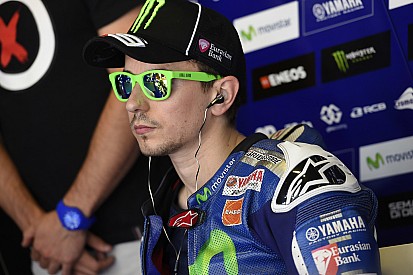 Lorenzo quiere remontar ante Rossi