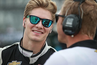 Josef Newgarden conquista a pole para Milwaukee