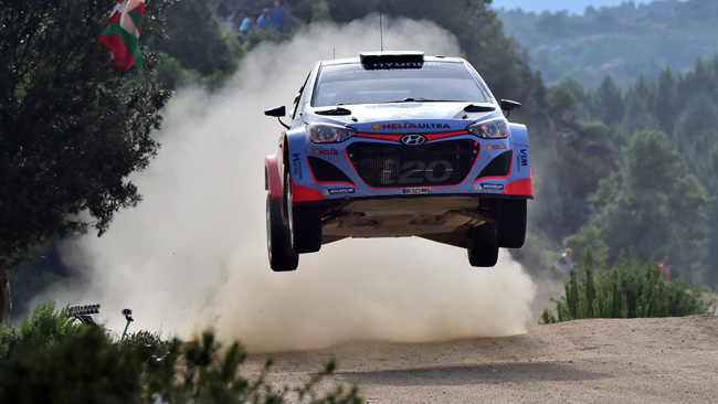 Sardegna, PS20: Paddon c'è, Ostberg esce di strada