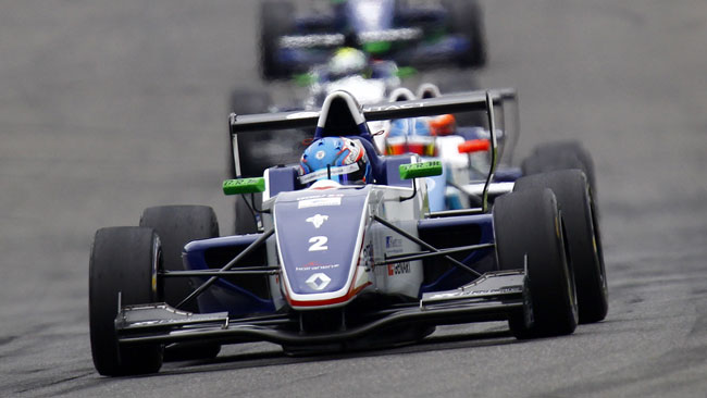 Hughes trasforma la pole in vitttoria in gara 1 a Spa