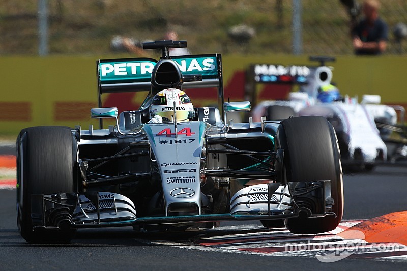 Hamilton dice que Hungría es caliente como un sauna