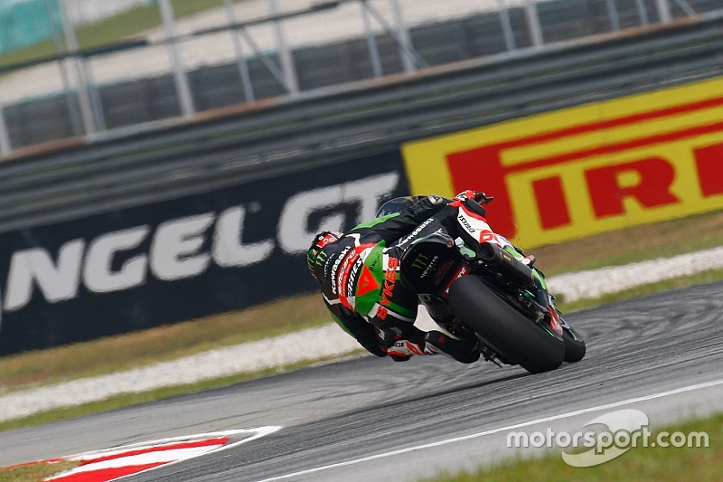 Sykes larga al frente en Sepang