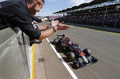 Dennis dice que el ritmo de McLaren está listo para "encenderse"