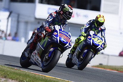 Lorenzo se centra en ganarle a Rossi