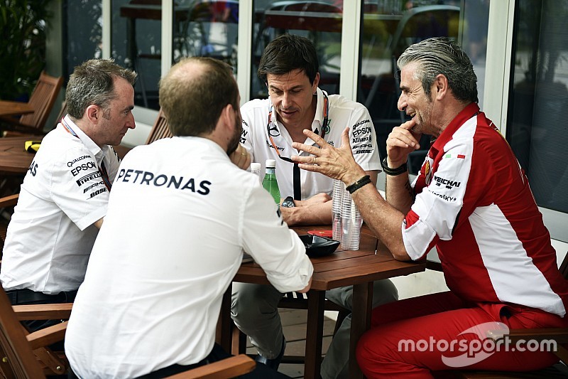 Lotus - Les directeurs d'équipes doivent mieux promouvoir la F1