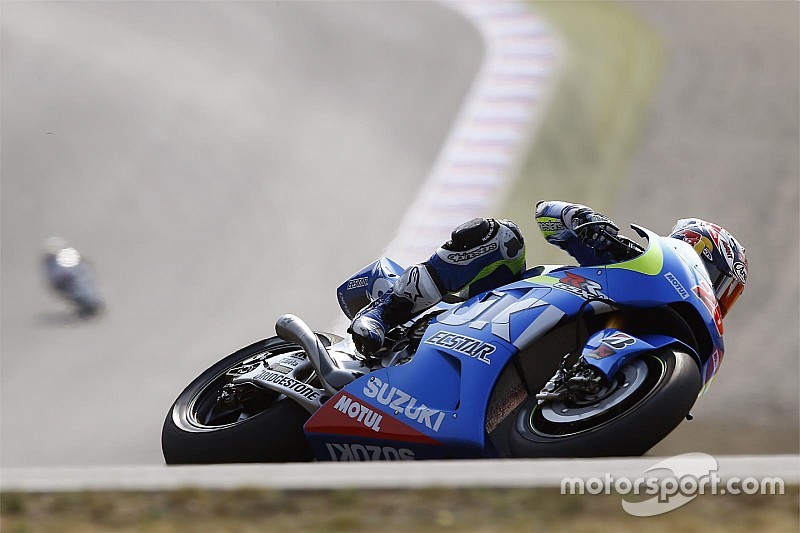 Viñales cade, Suzuki si consola con Espargaro: nono