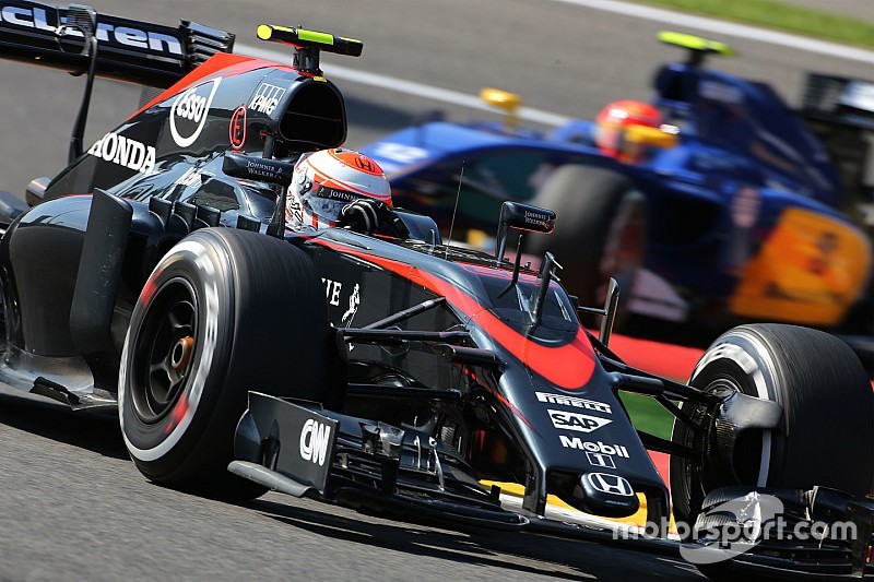 McLaren - 105 places de pénalités avec un deuxième changement moteur!
