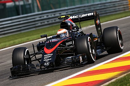 Button, insatisfecho por una carrera "embarazosa"