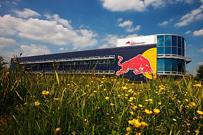 Hamilton no quiere que Mercedes sea proveedor de Red Bull