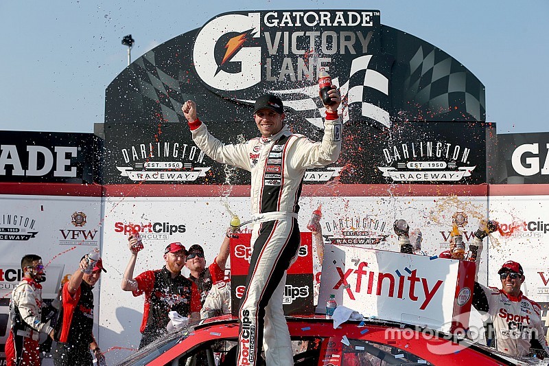 Daniel Suárez, tercero en Darlington; Hamlin fue el ganador