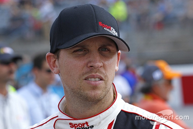 Infortunio al ginocchio per Denny Hamlin