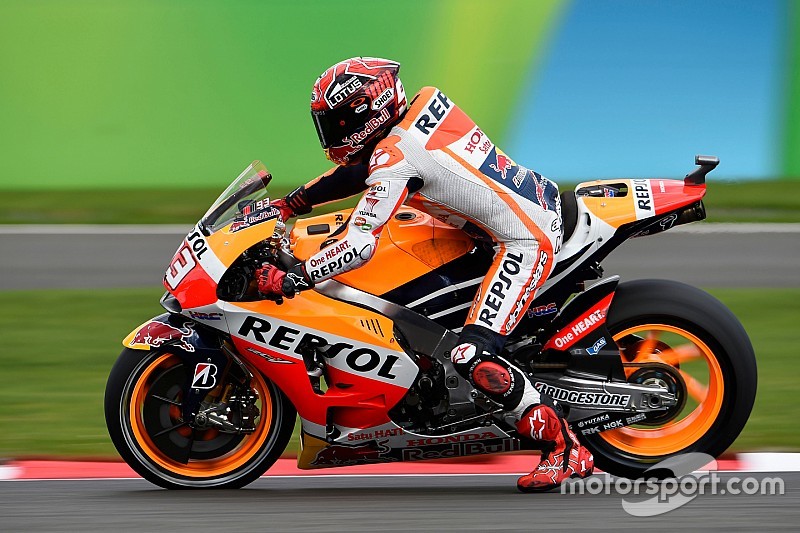 Márquez desea vencer a Lorenzo y Rossi